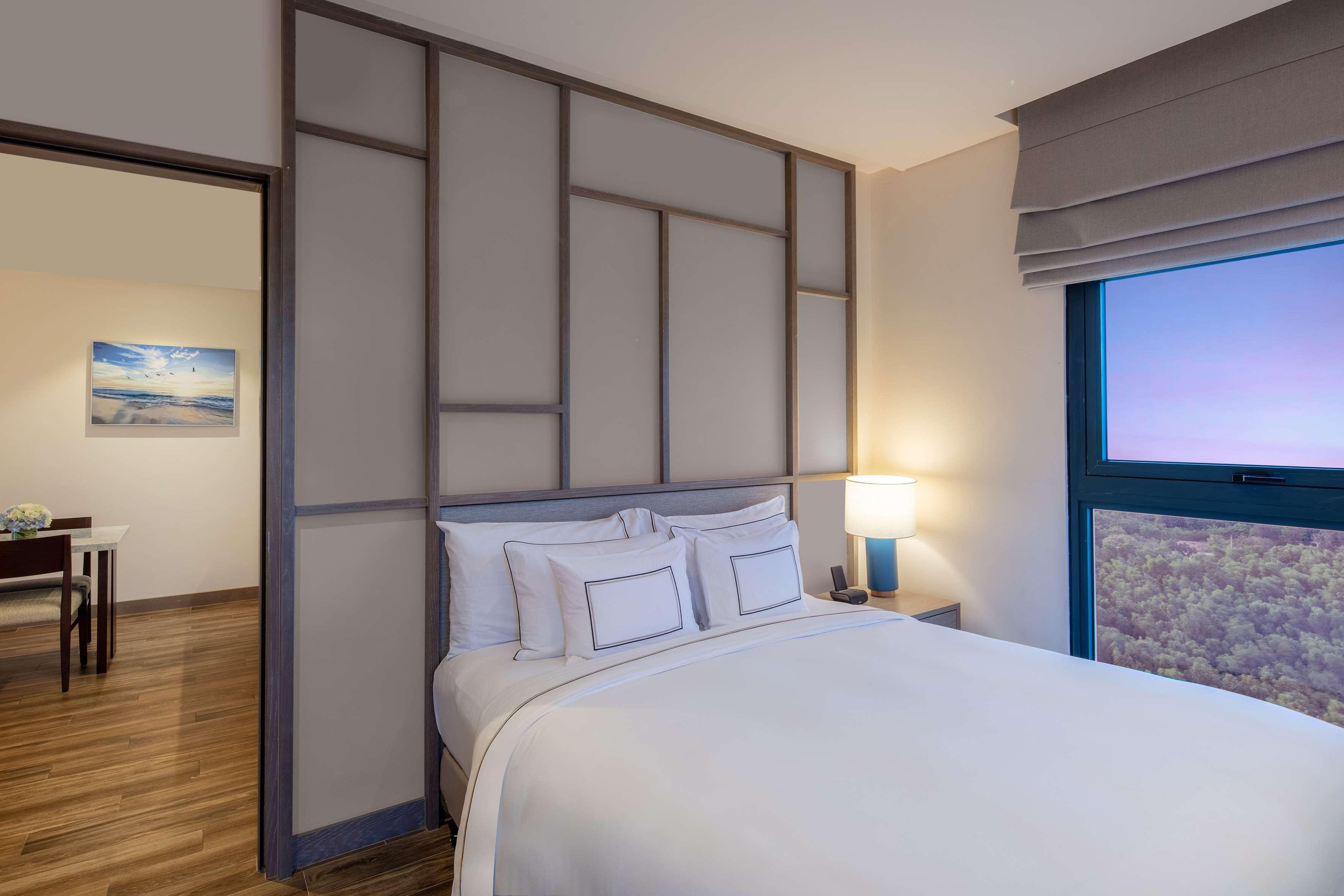 Melia Ho Tram Beach Resort Bagian luar foto A bedroom at the Westin