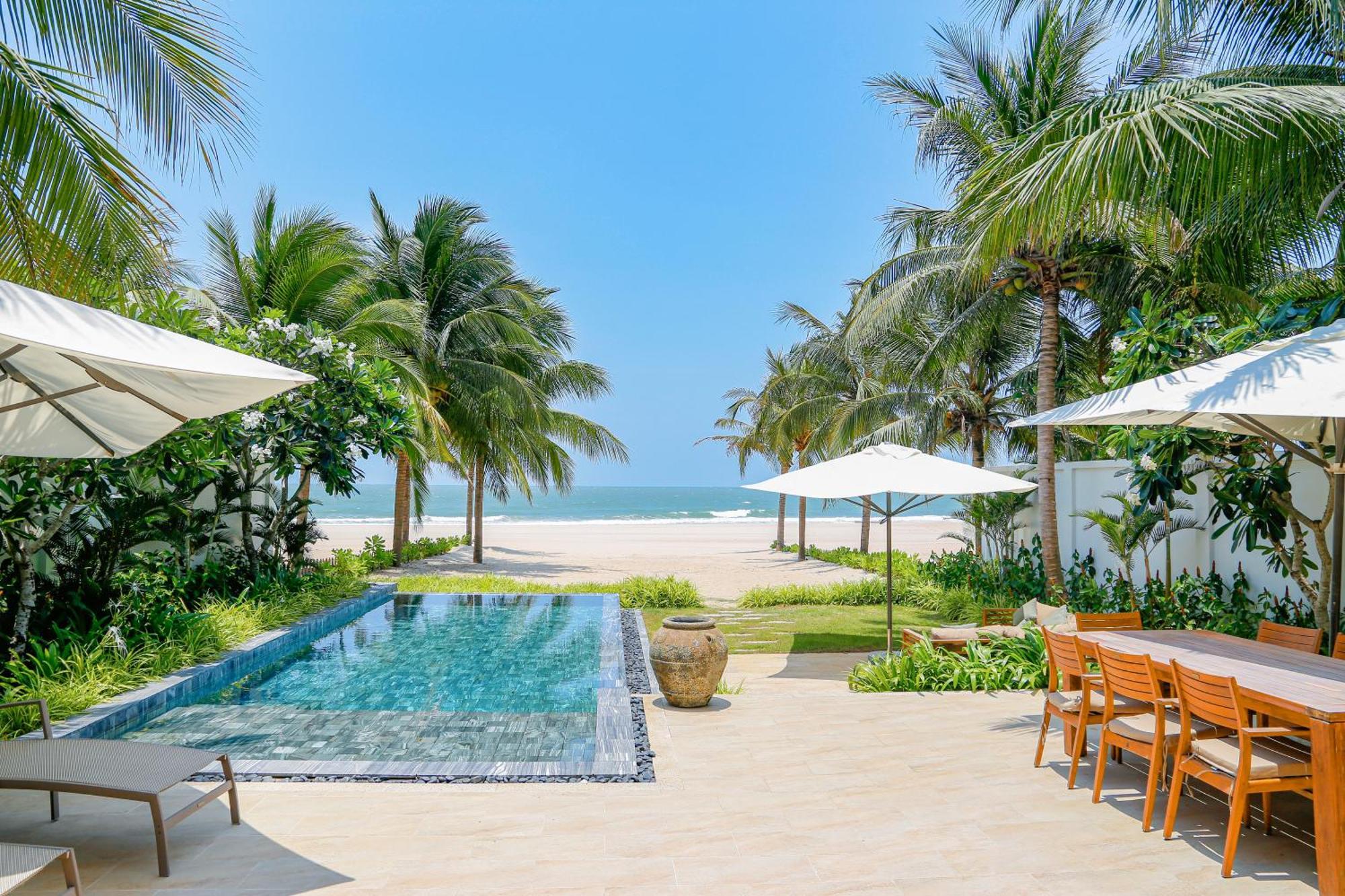 Melia Ho Tram Beach Resort Bagian luar foto The beach at the resort