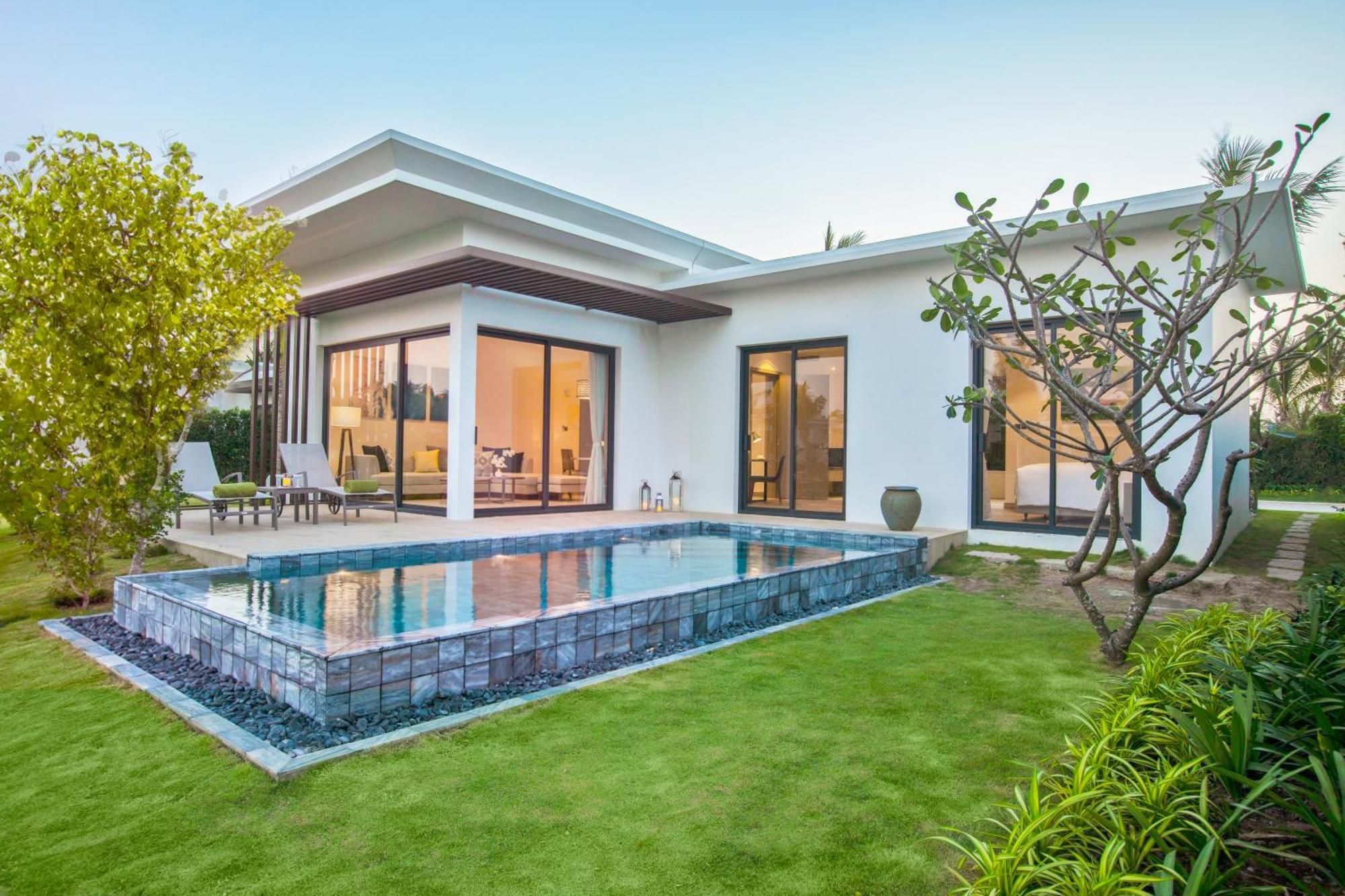 Melia Ho Tram Beach Resort Bagian luar foto A pool villa at Centara Karon Resort & Villas Phuket