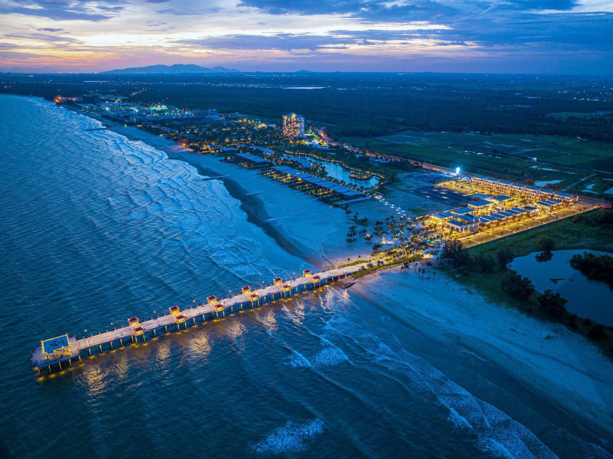 Melia Ho Tram Beach Resort Bagian luar foto Aerial view of the Gulf State Park Pier