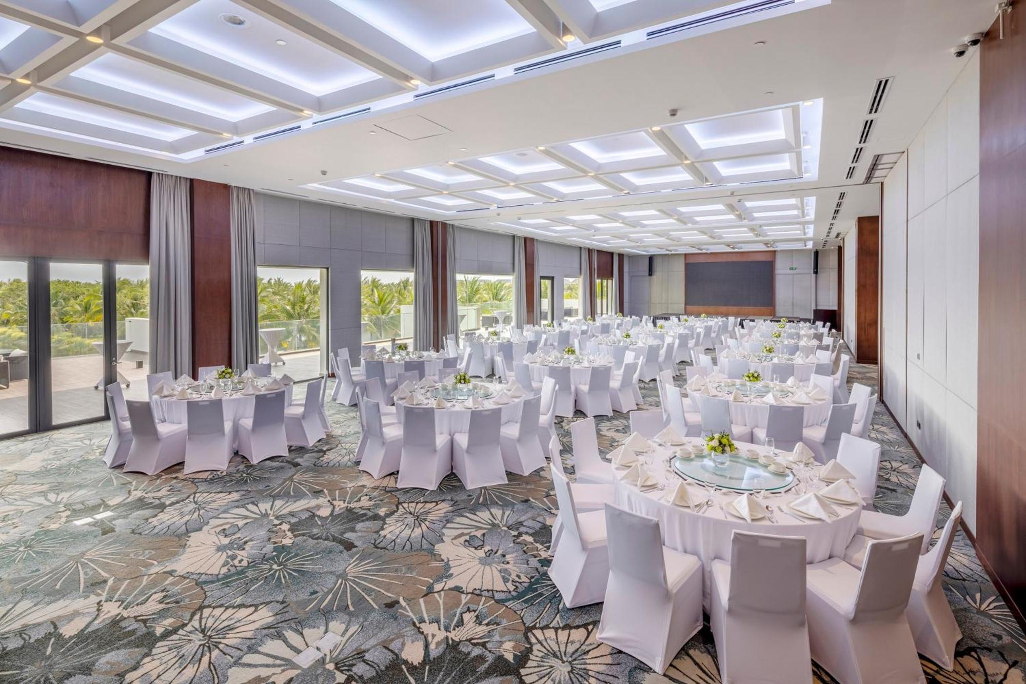 Melia Ho Tram Beach Resort Bagian luar foto The ballroom