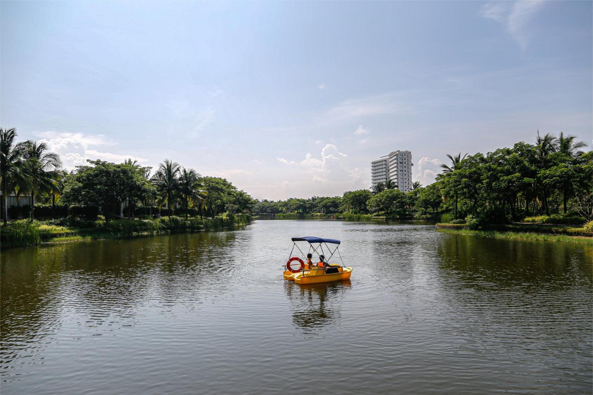 Melia Ho Tram Beach Resort Bagian luar foto Boating at the lake