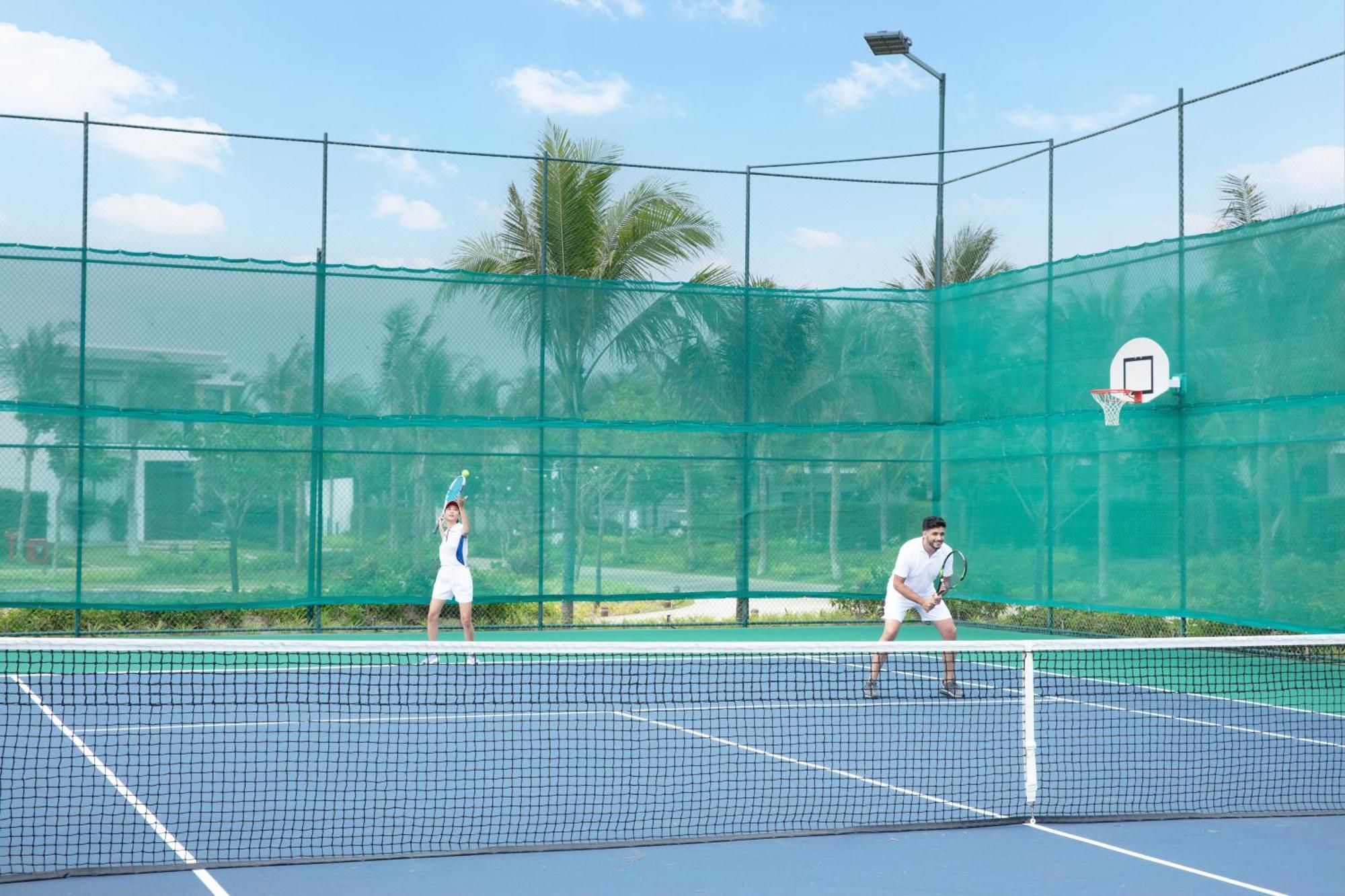 Melia Ho Tram Beach Resort Bagian luar foto Tennis