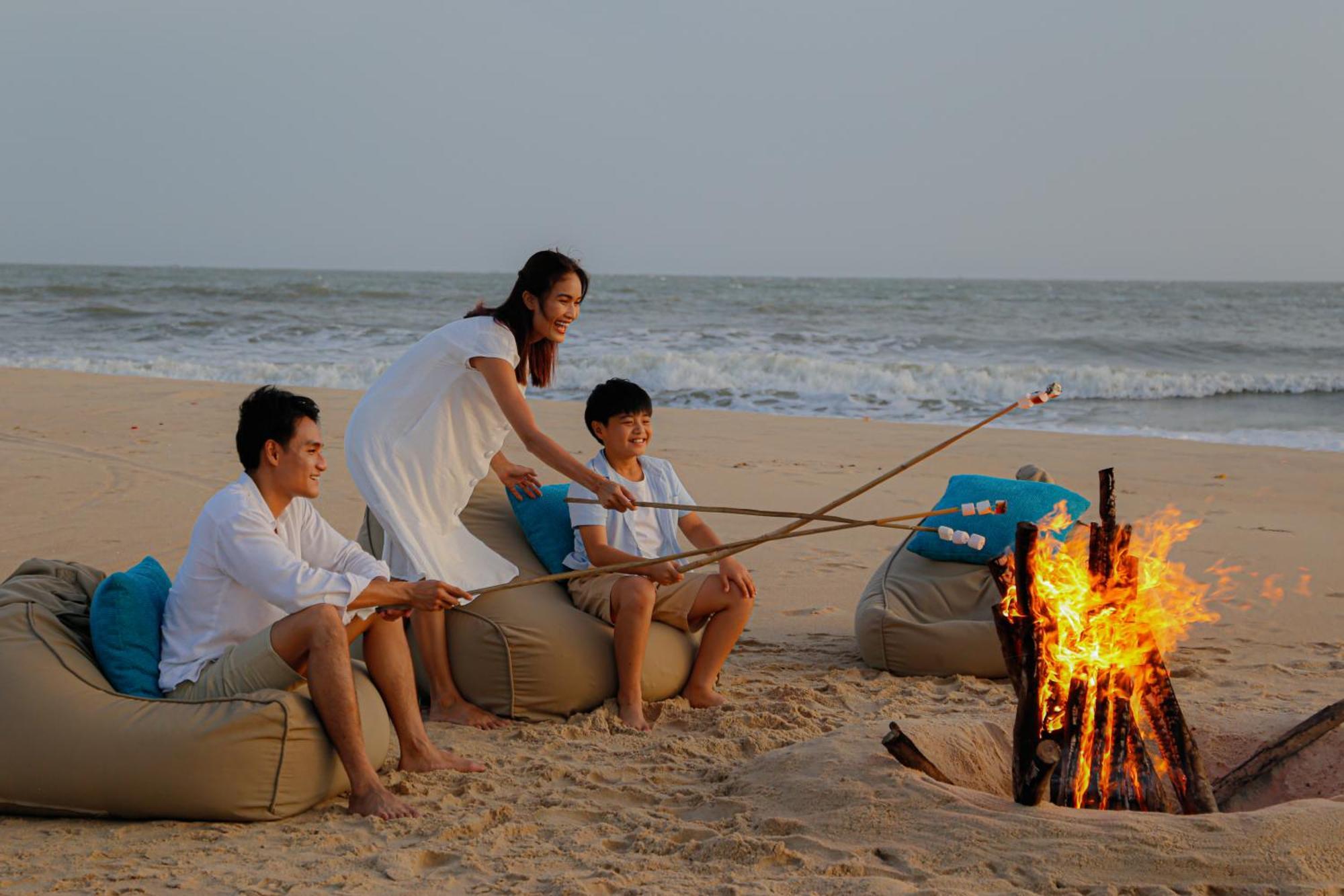 Melia Ho Tram Beach Resort Bagian luar foto A family at the beach